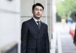 الممثل Cho Seung Woo سيأخذ استراحة من الأنشطة بسبب المخاوف الصحية